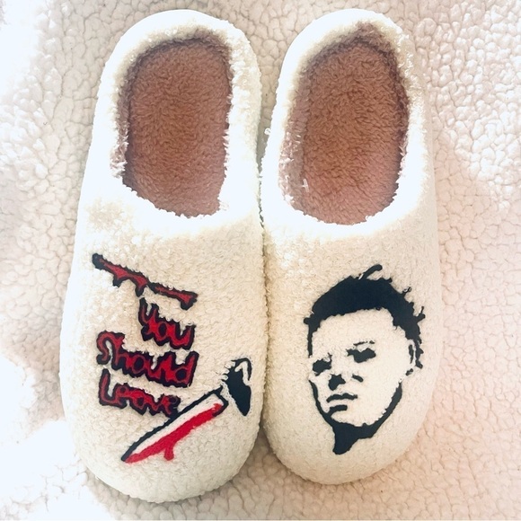 ๐NWT Horror Movie Slippers โ Plush & Comfortable โ Size 9.5-10 Halloween - Picture 8 of 9